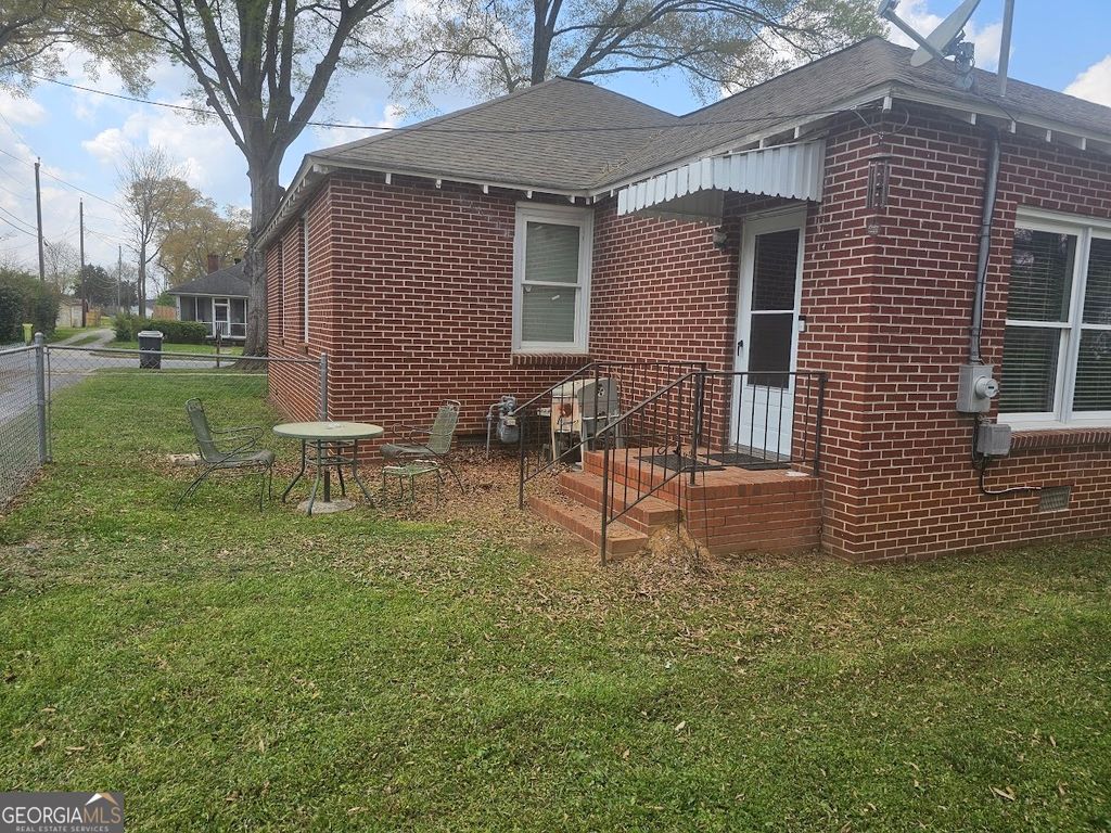 Photo of 2001 First Ave, ROCKMART, GA 30153 (MLS # 10721176)