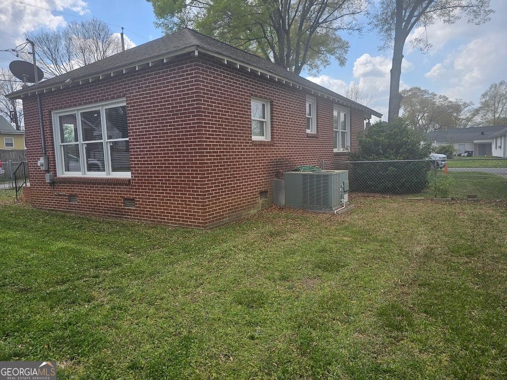 Photo of 2001 First Ave, ROCKMART, GA 30153 (MLS # 10721176)