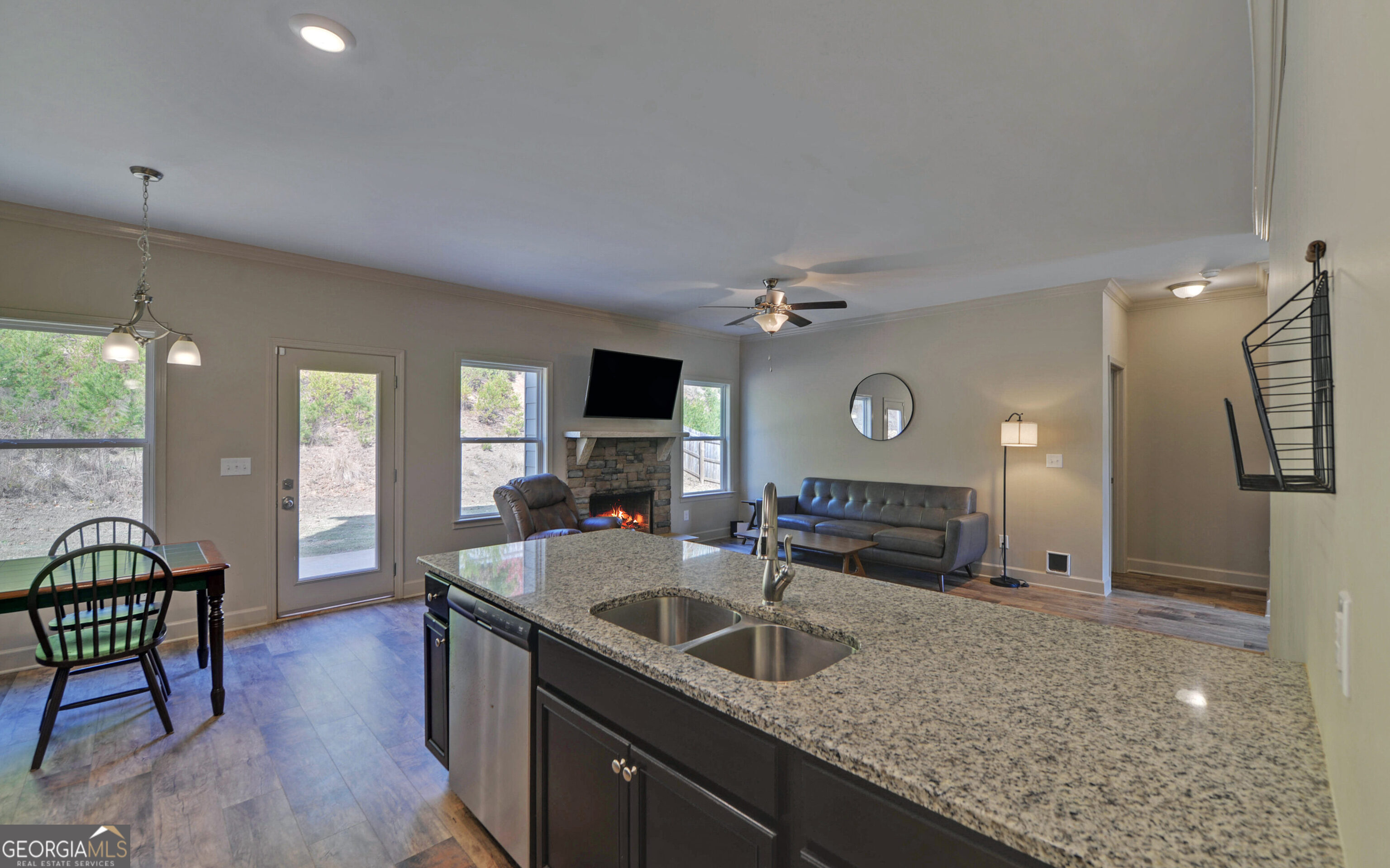 Huntington Manor - Residential