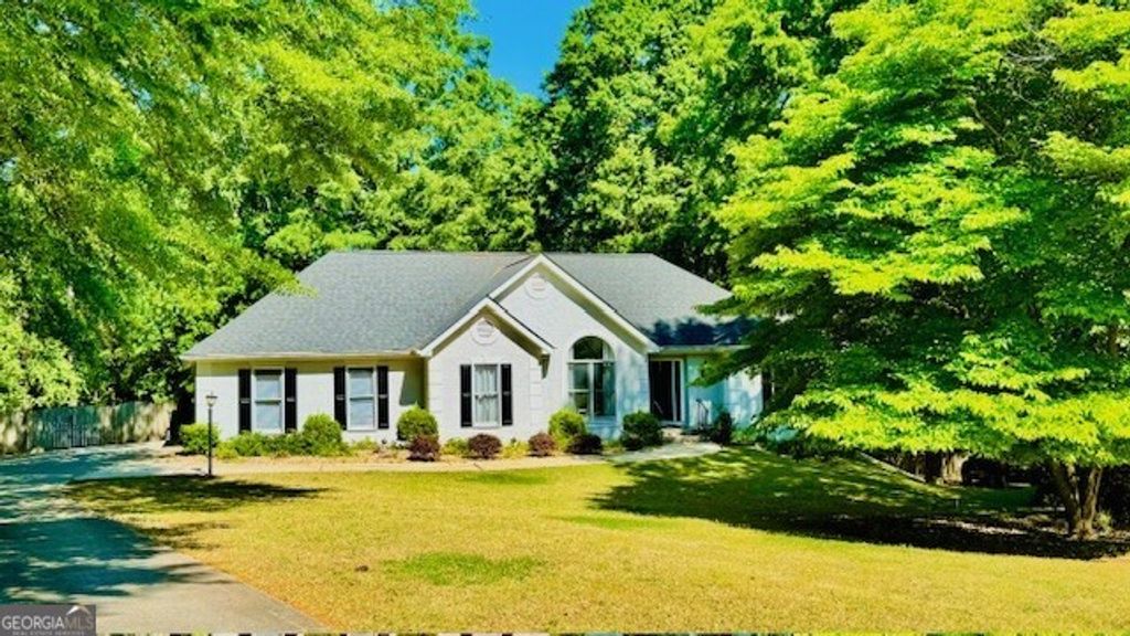 Photo of 37 Inland Cir, Newnan, GA 30263 (MLS # 10736385)