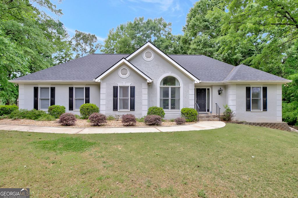 Photo of 37 Inland Cir, Newnan, GA 30263 (MLS # 10736385)