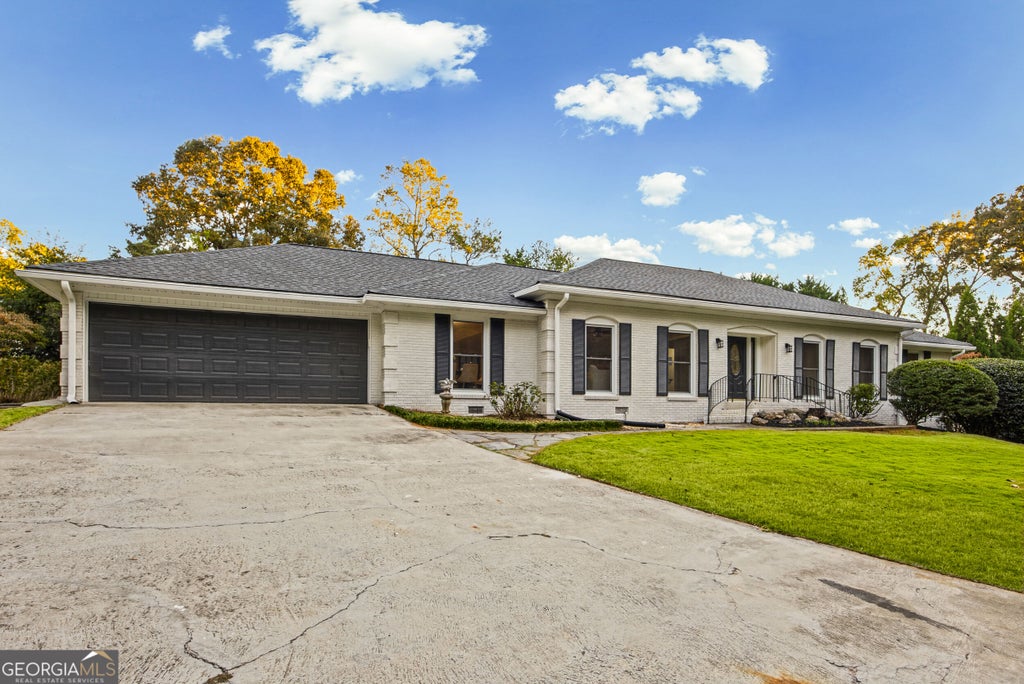 Photo of 498 Nottingham Drive, Marietta, GA 30066 (MLS # 10881621)
