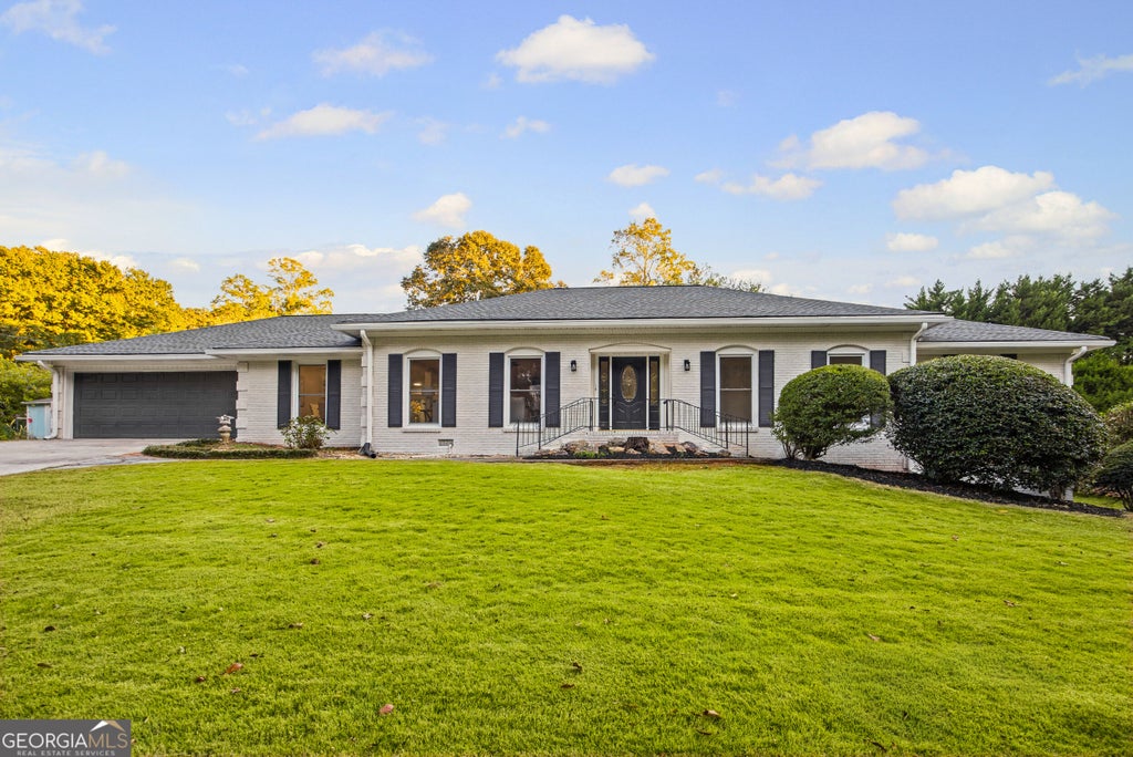 Photo of 498 Nottingham Drive, Marietta, GA 30066 (MLS # 10881621)