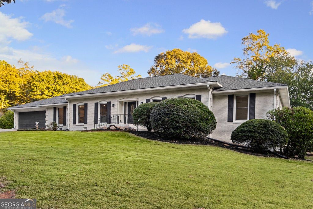 Photo of 498 Nottingham Drive, Marietta, GA 30066 (MLS # 10881621)