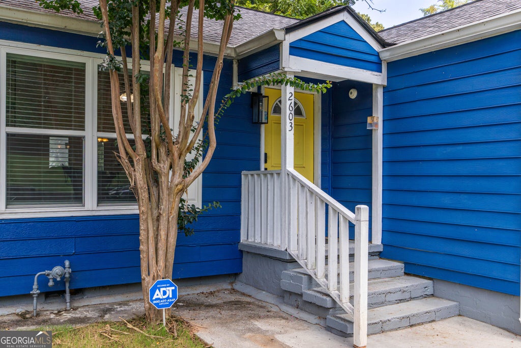 Photo of 2603 Oldknow Drive NW, Atlanta, GA 30318 (MLS # 10822425)