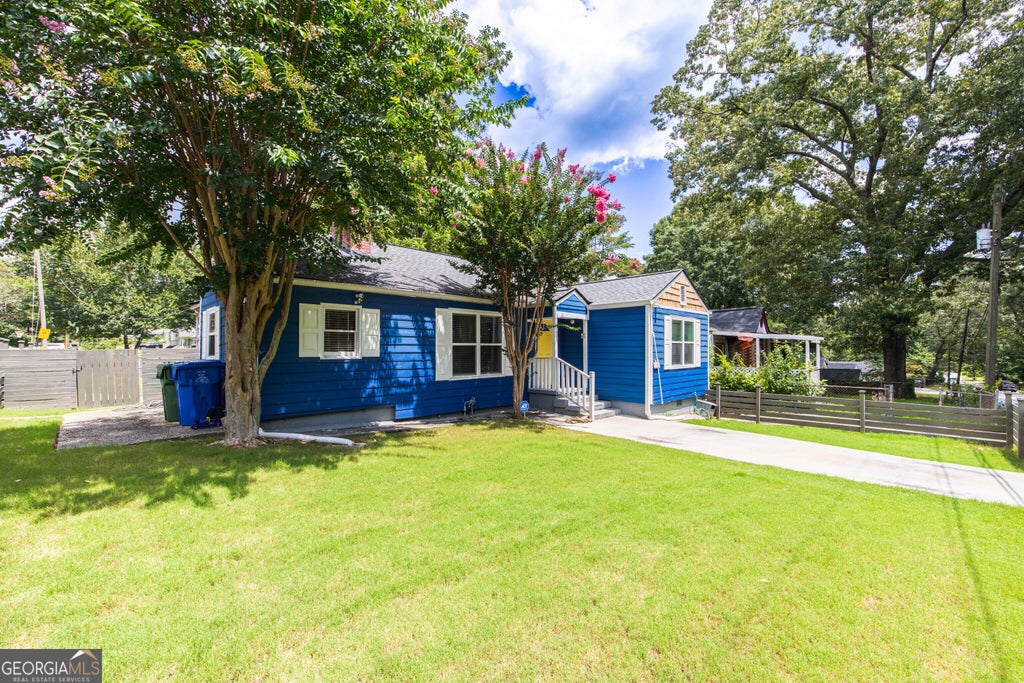 Photo of 2603 Oldknow Drive NW, Atlanta, GA 30318 (MLS # 10822425)