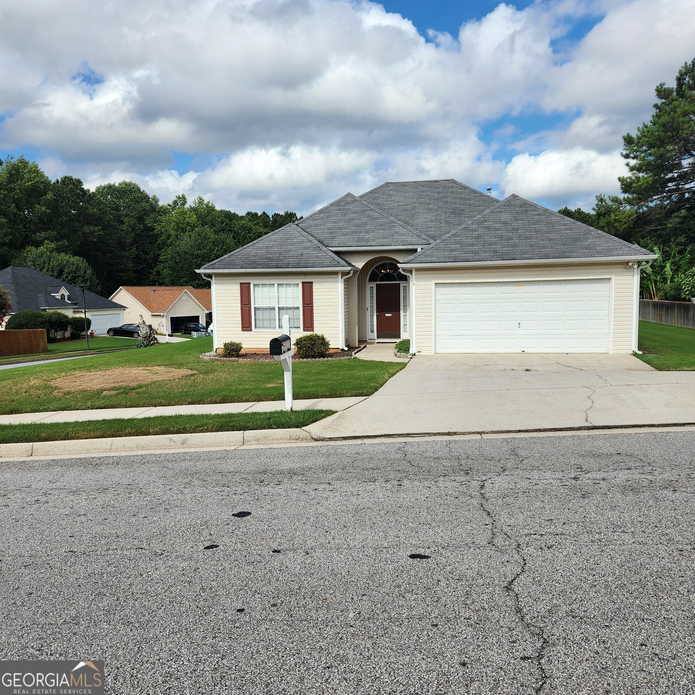 Great partly renovated Ranch home with 3 bedrooms and 2 baths. The home is move-in ready with vaulted ceilings and a bay window in the dining room. The owner's suite has a separate tub and shower. A home to relax and enjoy. Convenient to shopping, the Amphitheater, and the interstate.