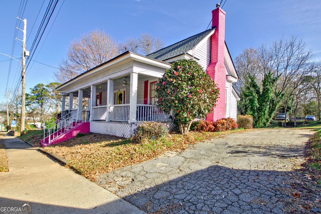 Photo of 135 Glynn Street N, Fayetteville, GA 30214 (MLS # 10667376)