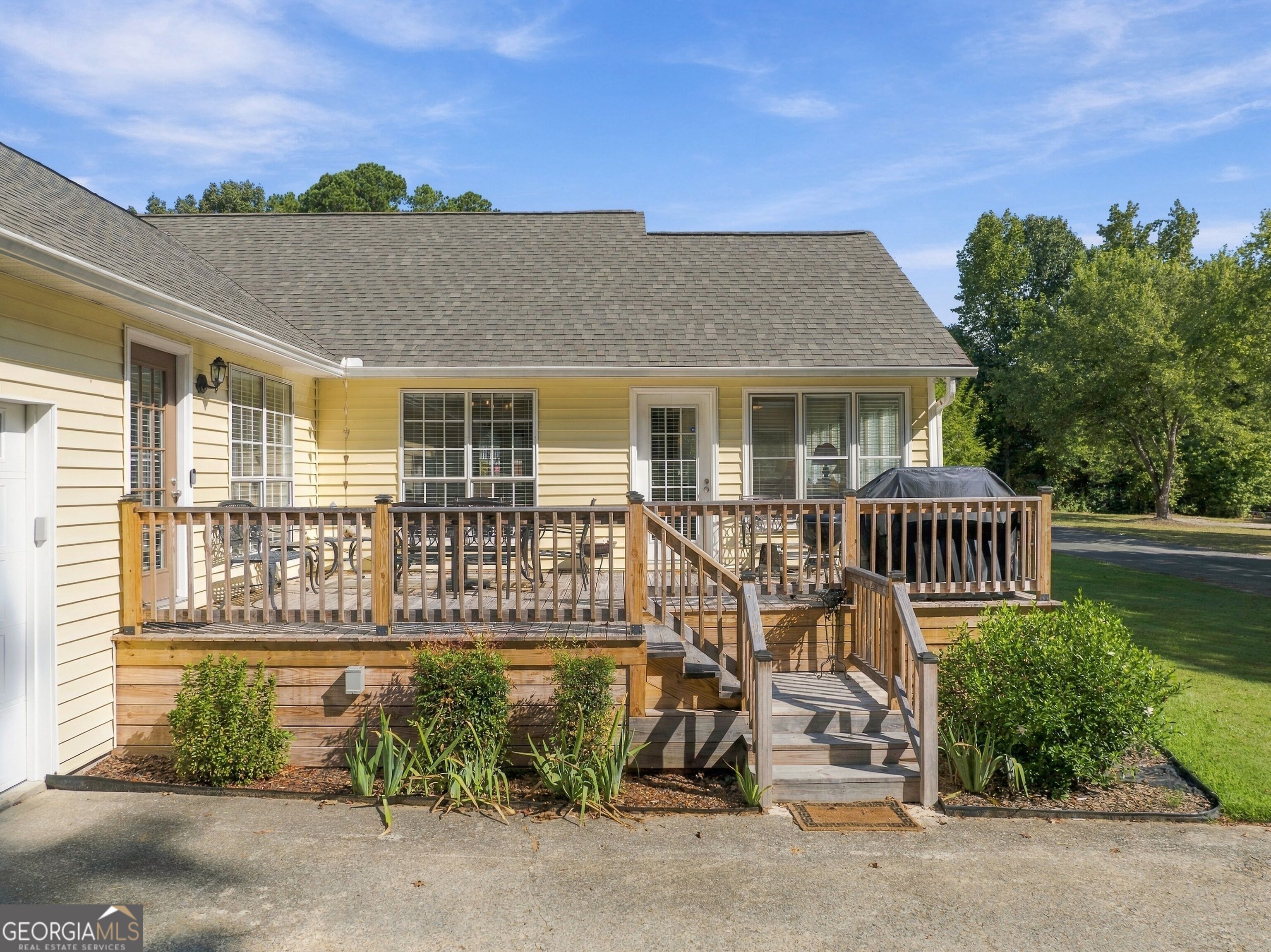 17 Bennington DR NW