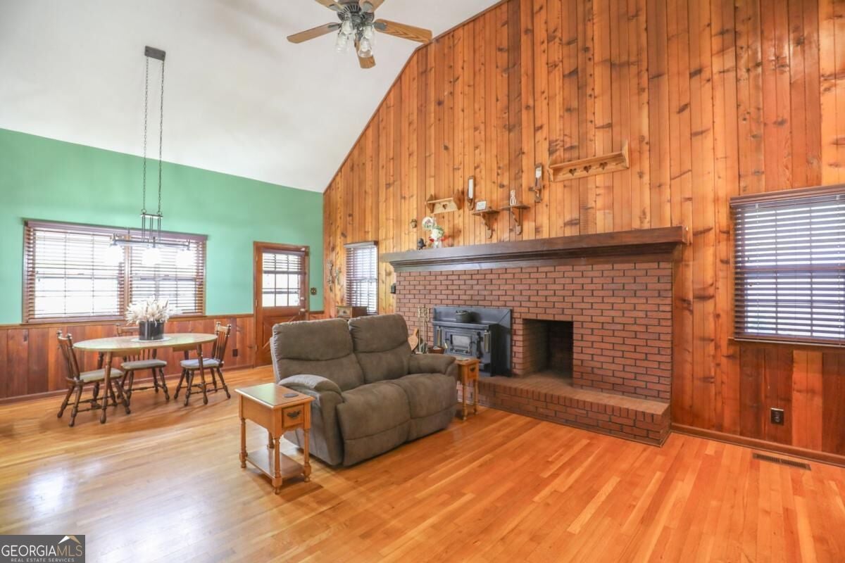 321 S Steele Bridge RD
