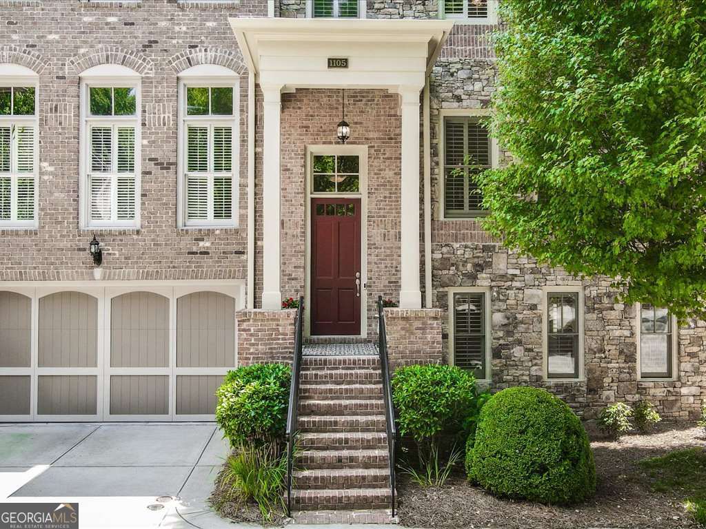 1105 Charles Towne SQ