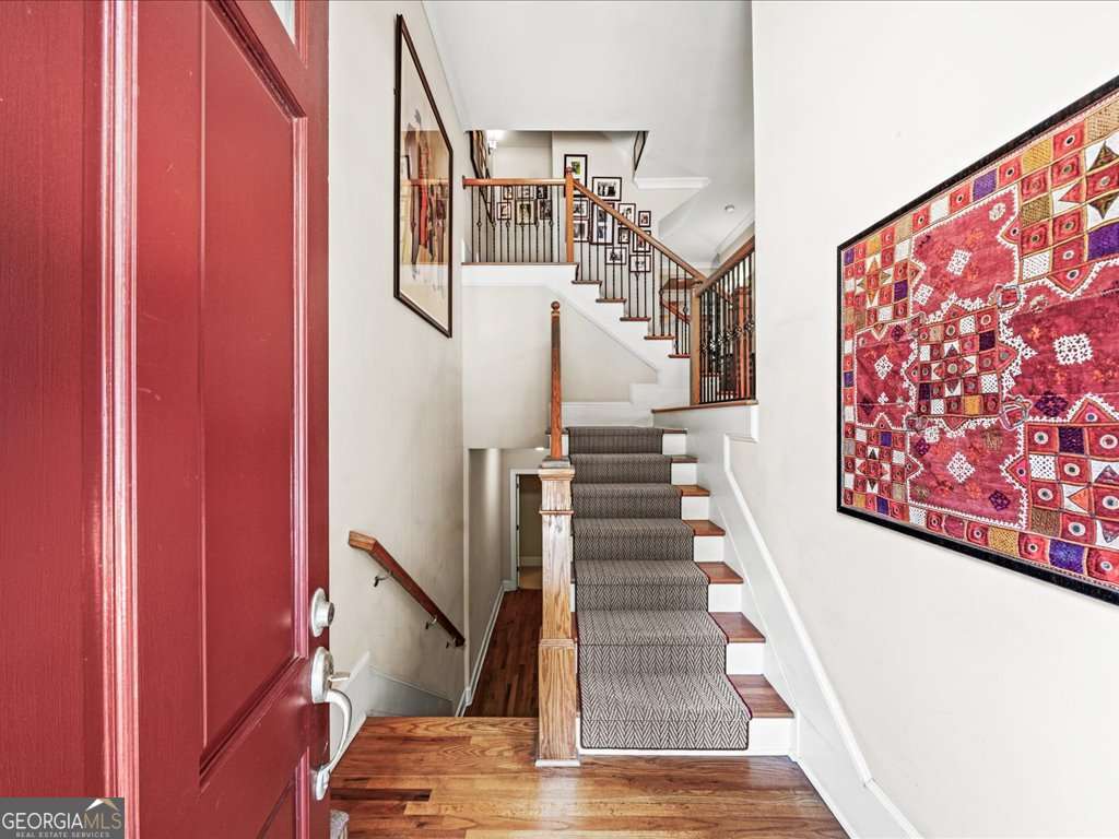 1105 Charles Towne SQ