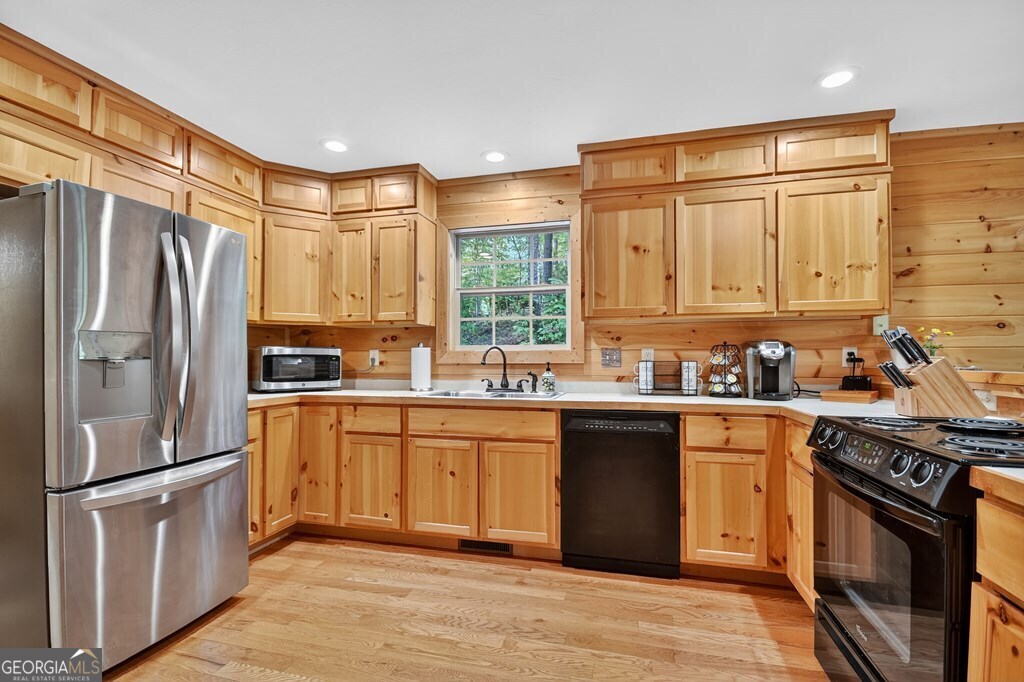 409 Hothouse LN