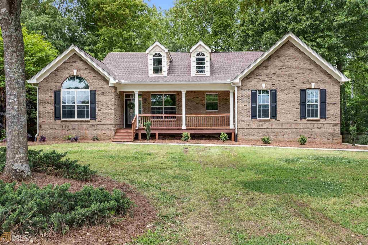 Located in the heart of Commerce! Beautiful move-in ready 3BR/2.5BA home with full, unfinished basement. Hardwood flooring throughout living spaces and bedrooms. Living Room features a stacked stone fireplace and access to a 15x10 back deck overlooking a private back yard. Open concept, split bedroom plan. Kitchen has granite countertops with an eat-in bar, dark wood cabinetry, dining area and a spacious pantry. Kitchen also has new stainless steel range, microwave and dishwasher. A bright and open den/office space is separated from the Living Room by double French doors. The Master Suite boasts trey ceilings, walk-in closet, tiled master bath with garden tub, separate shower and double vanities. Laundry/mud room is located immediately off of garage. Unfinished basement has some sheet rock walls and is stubbed for bathroom. Roof approximately 5 years old. Minutes from downtown Commerce and an easy drive to I-85, Highway 441 and Banks Crossing. High school tennis courts right around the corner. Within walking distance to primary, elementary and high schools...not to mention Ray Lamb Stadium! Your family will love the space and wonderful location this home offers!
