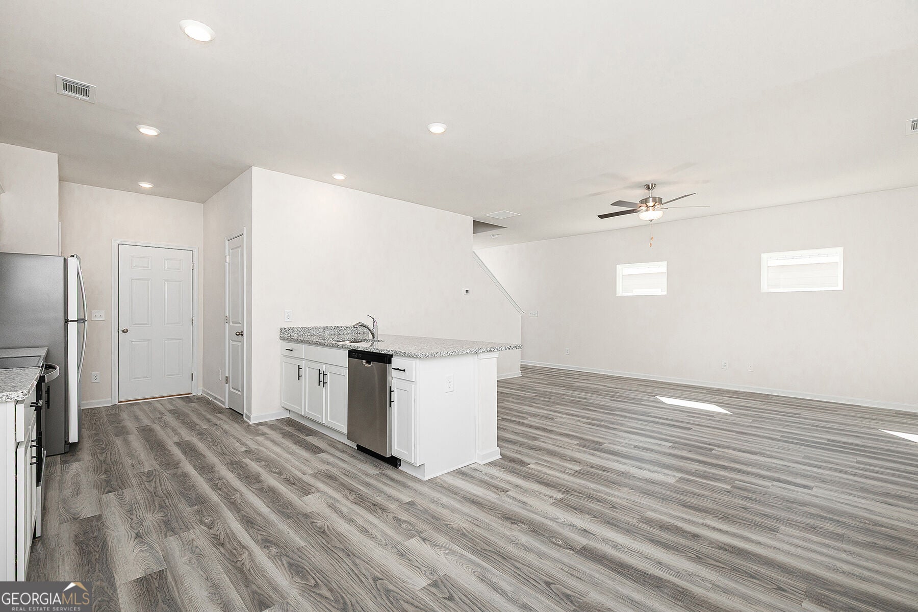 306 Collins PL