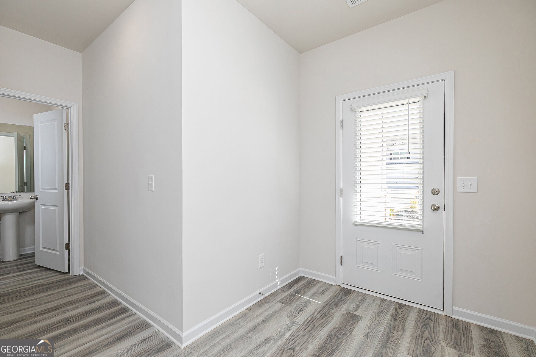 306 Collins PL