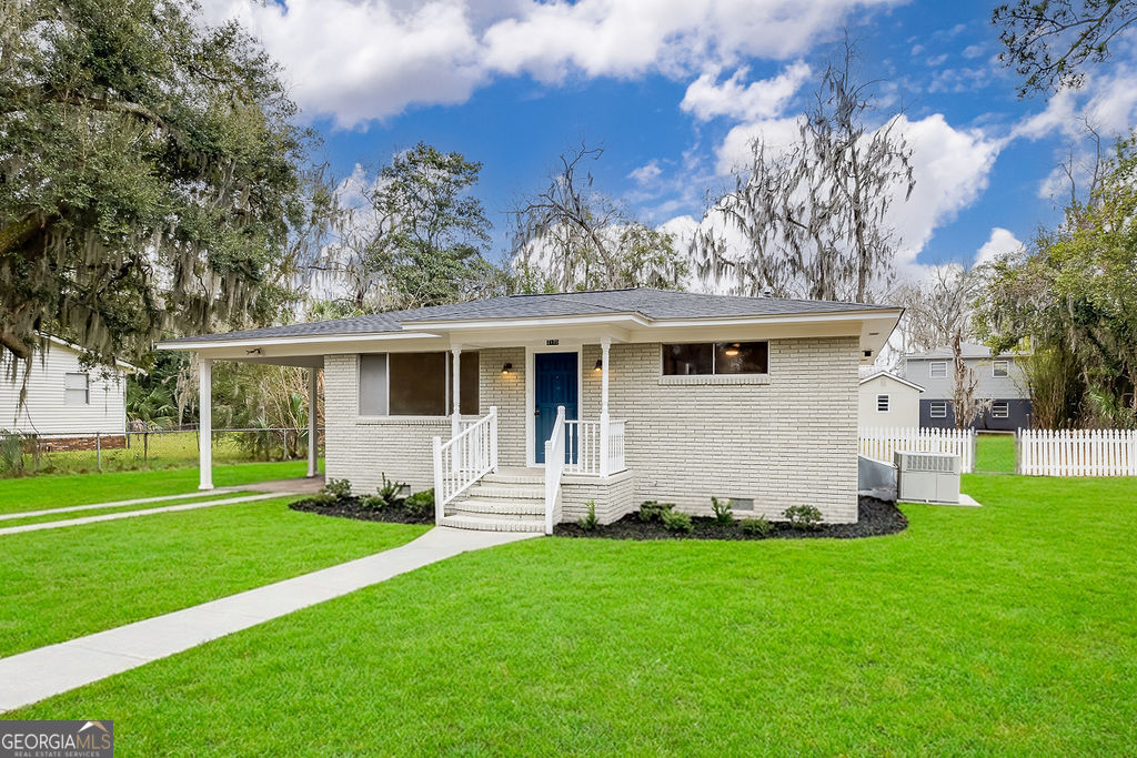 2105 Saint Johns AVE