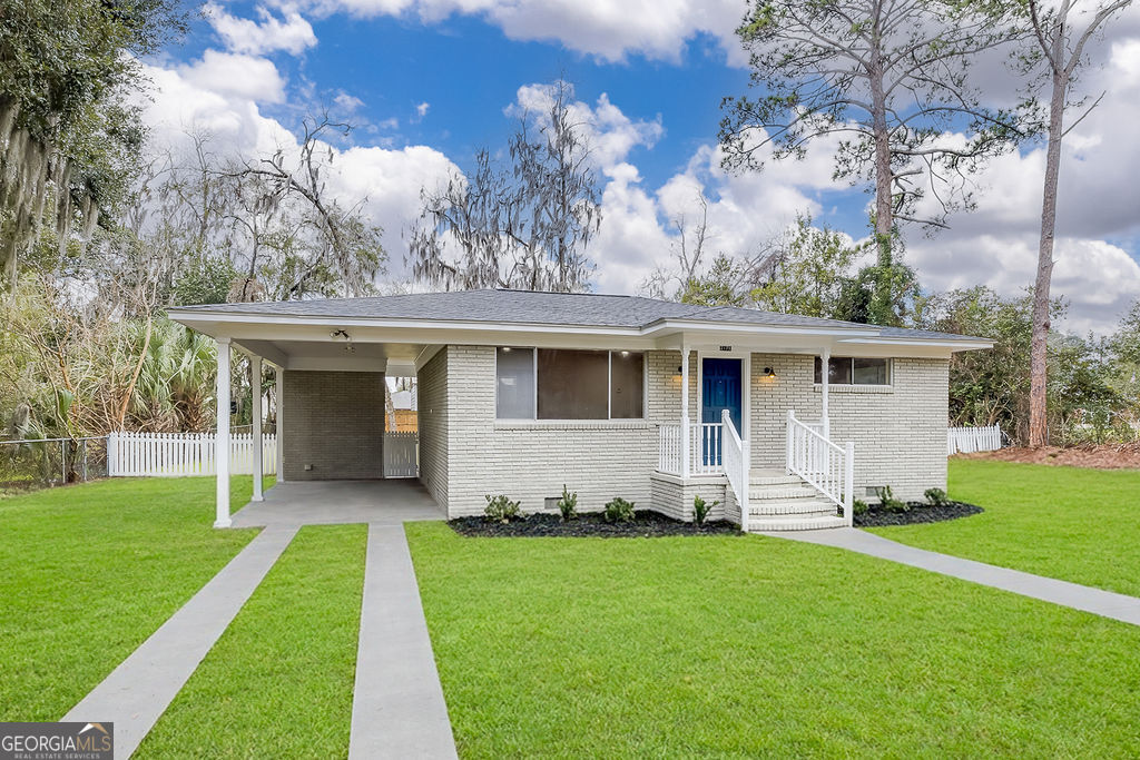 2105 Saint Johns AVE