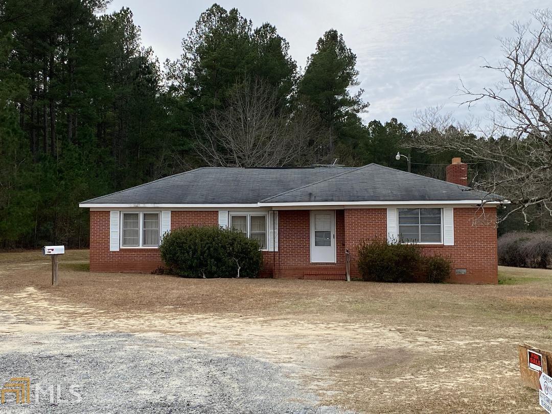 Are you looking for land? Wanting timber value? Needing a home that you can put a little TLC into to make your own? Here is 48 acres in desirable Screven County. The home is 1830 sq. ft. with 3 beds and 2 baths. It has an additional old home site on the property. 43 Acres of 30+ year merchantable timber valued at over $65K covers the property. Come check it out today! Perfect for hunters as well. Home Sold As-is. Home is in need of repair.
