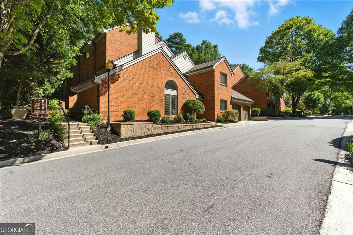 25 Westfair CT NE