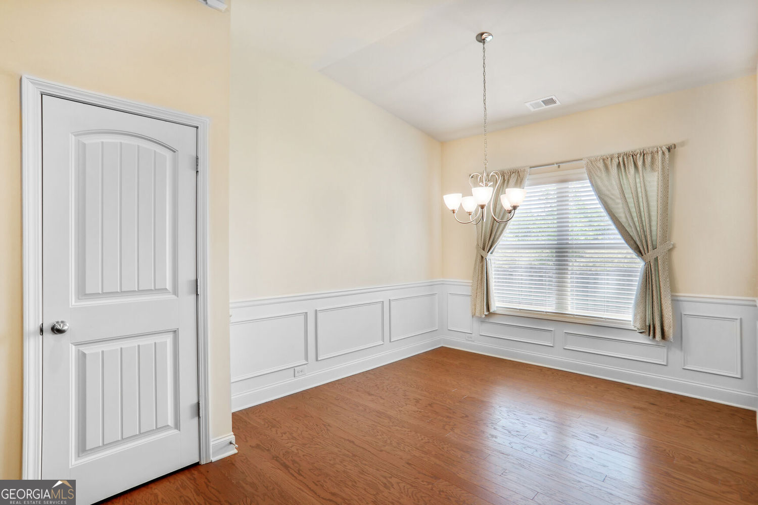 Cumming, Georgia 30040, United States, 3 Bedrooms Bedrooms, ,2 BathroomsBathrooms,Residential,Pending,126513