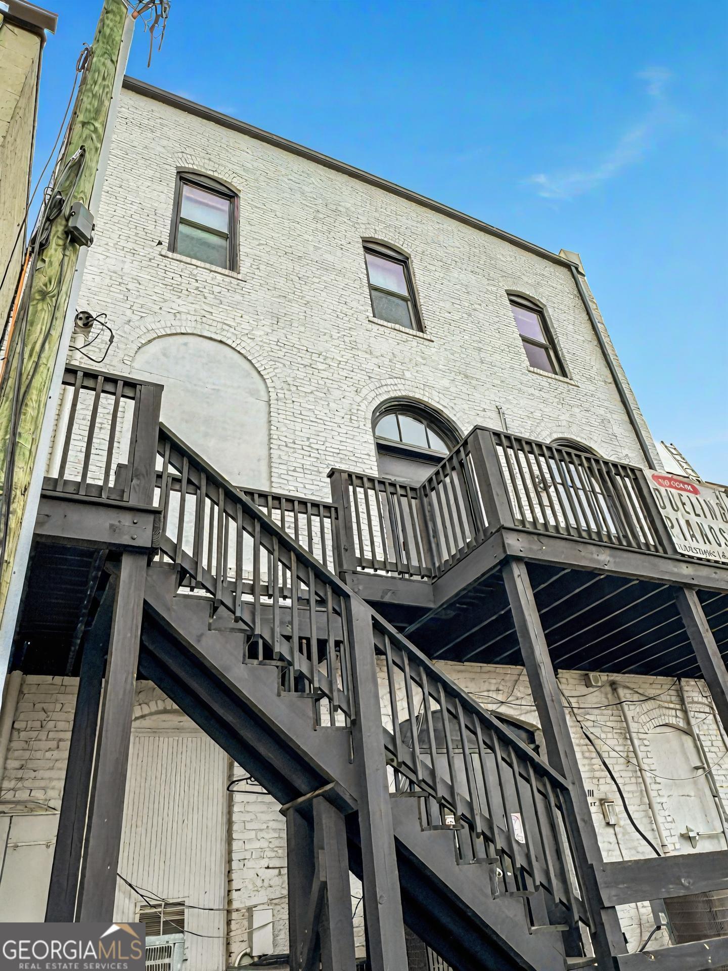 37 E Main ST