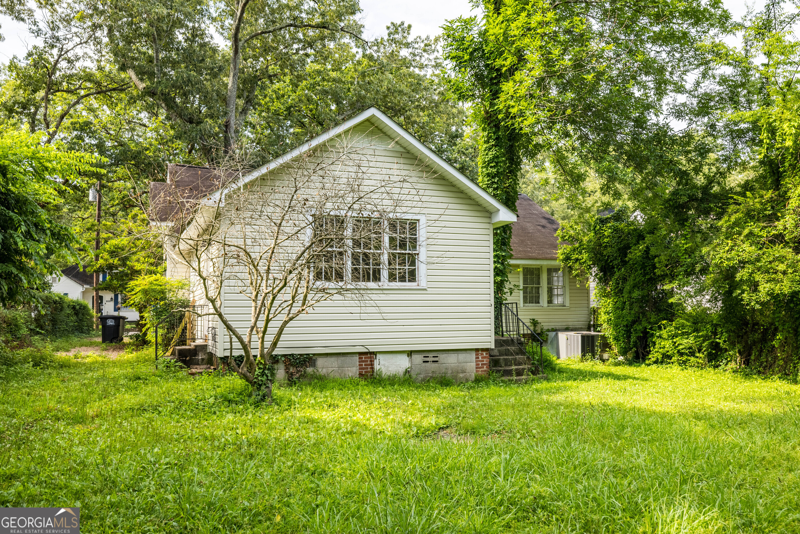204 Oakwood ST NW