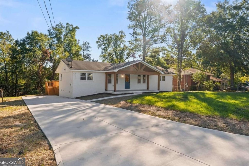 Photo of 3376 Woodcrest Road, Macon, GA 31206 (MLS # 10876175)