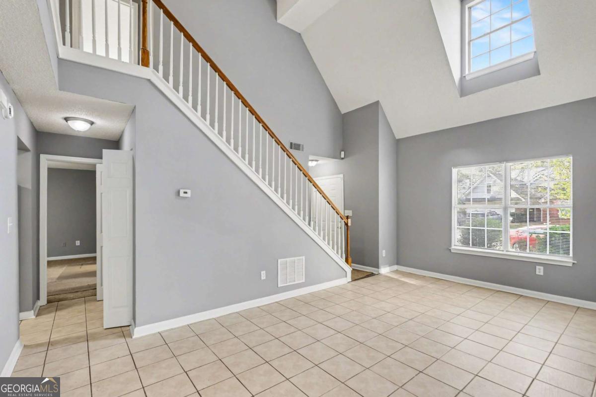 182 Summer Lake DR SW