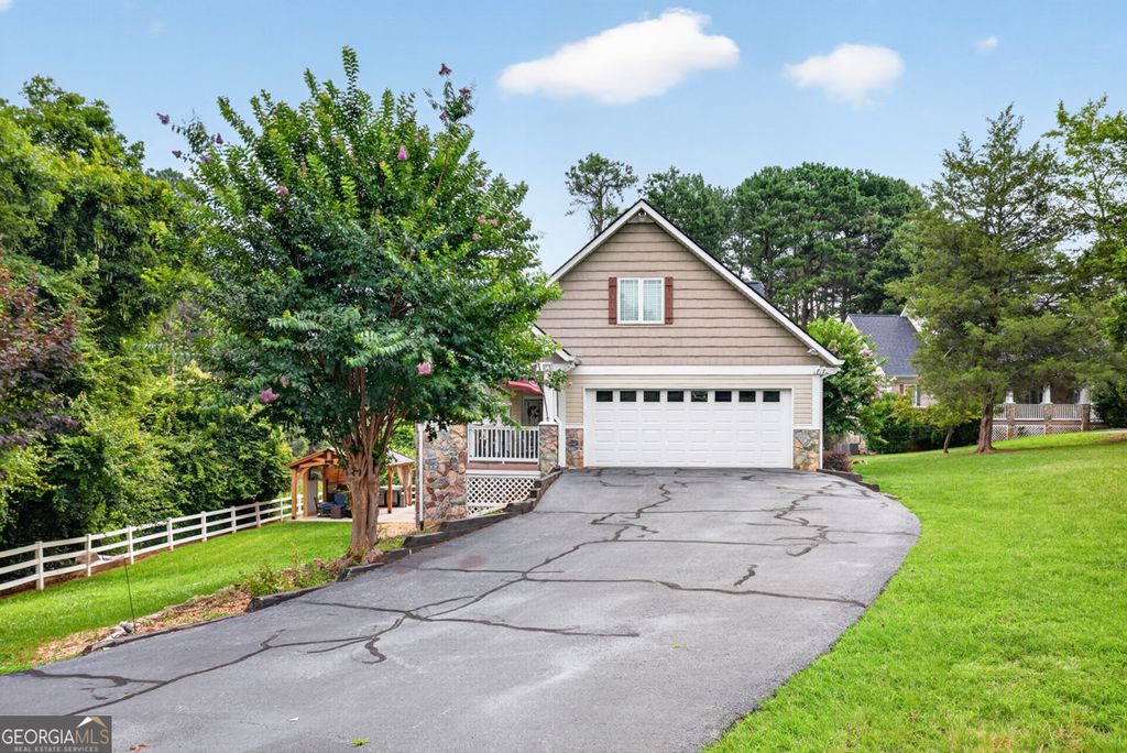 Photo of 59 Players Lane, Hartwell, GA 30643 (MLS # 10790315)