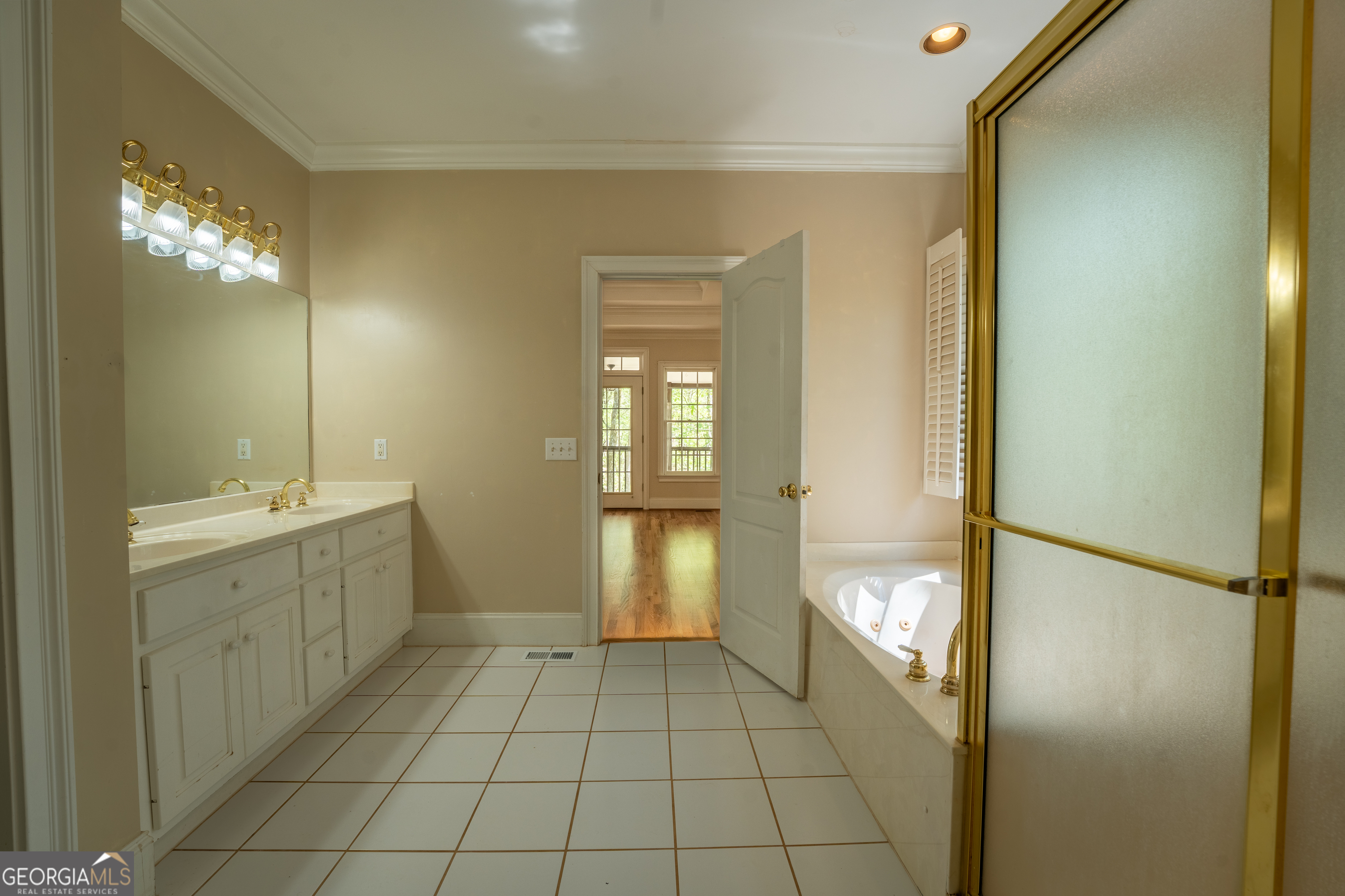 Clarkesville, Georgia 30523, United States, 5 Bedrooms Bedrooms, ,5 BathroomsBathrooms,Residential,Active,109158