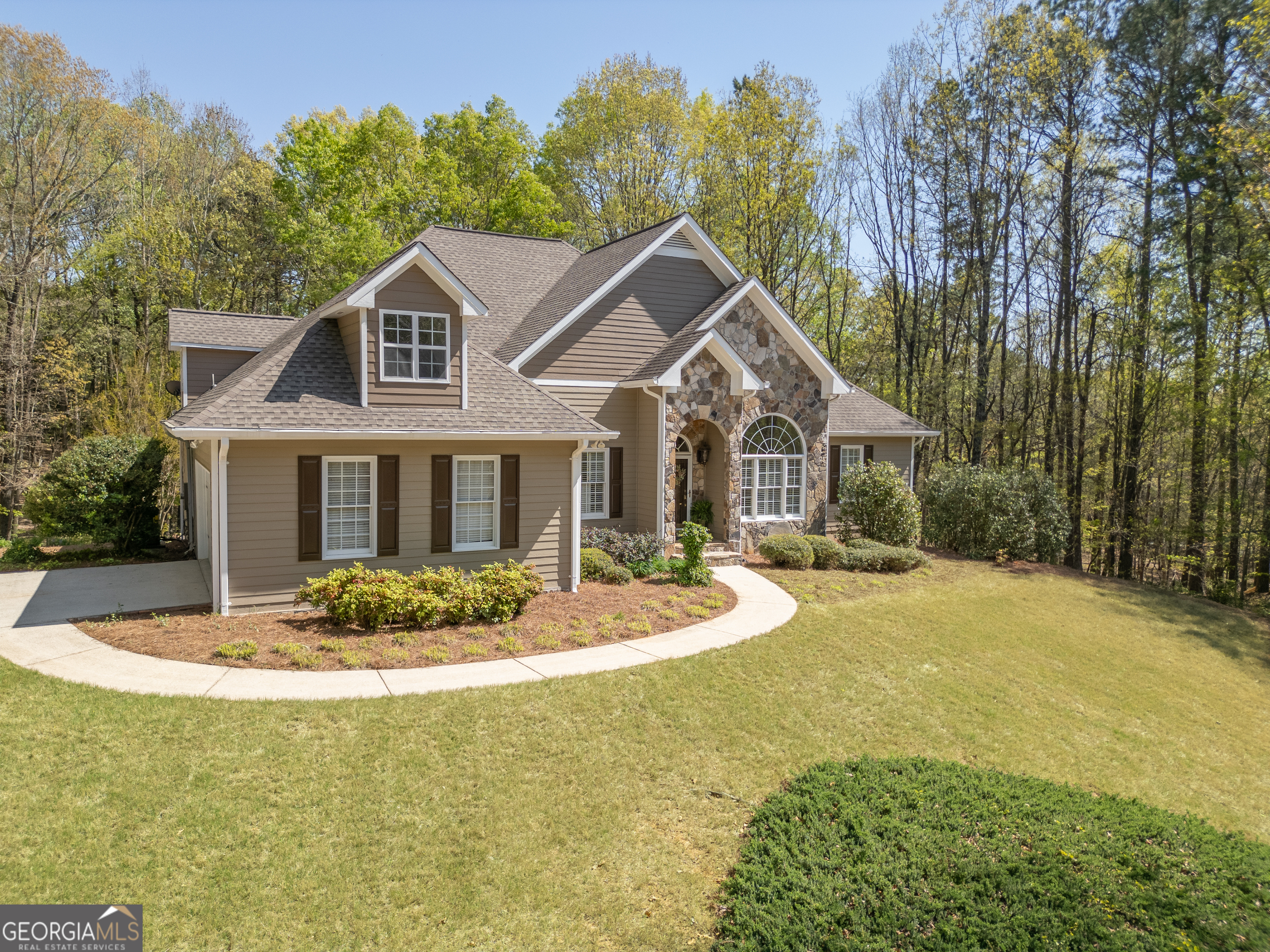 Clarkesville, Georgia 30523, United States, 5 Bedrooms Bedrooms, ,5 BathroomsBathrooms,Residential,Active,109158