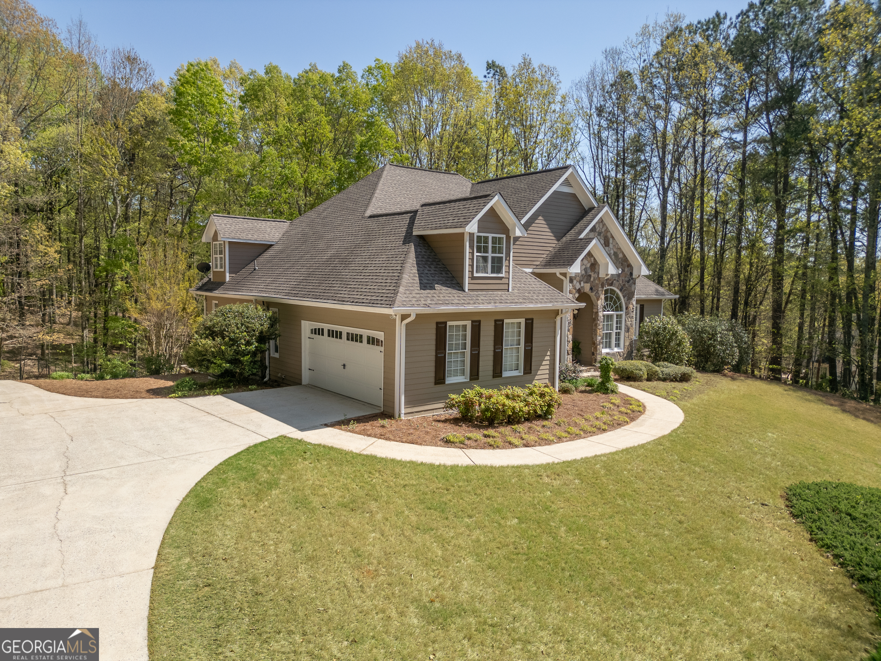 Clarkesville, Georgia 30523, United States, 5 Bedrooms Bedrooms, ,5 BathroomsBathrooms,Residential,Active,109158