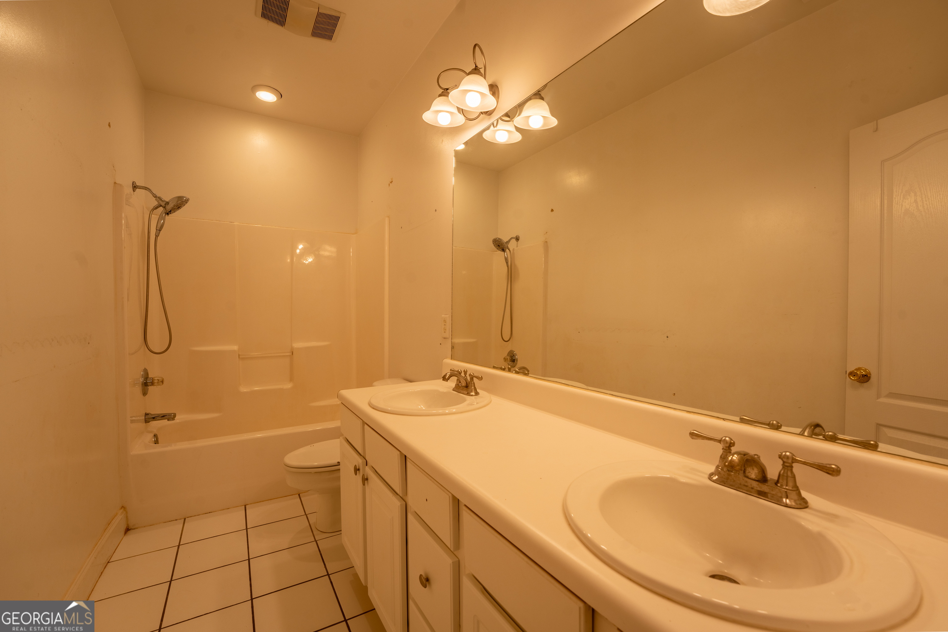 Clarkesville, Georgia 30523, United States, 5 Bedrooms Bedrooms, ,5 BathroomsBathrooms,Residential,Active,109158