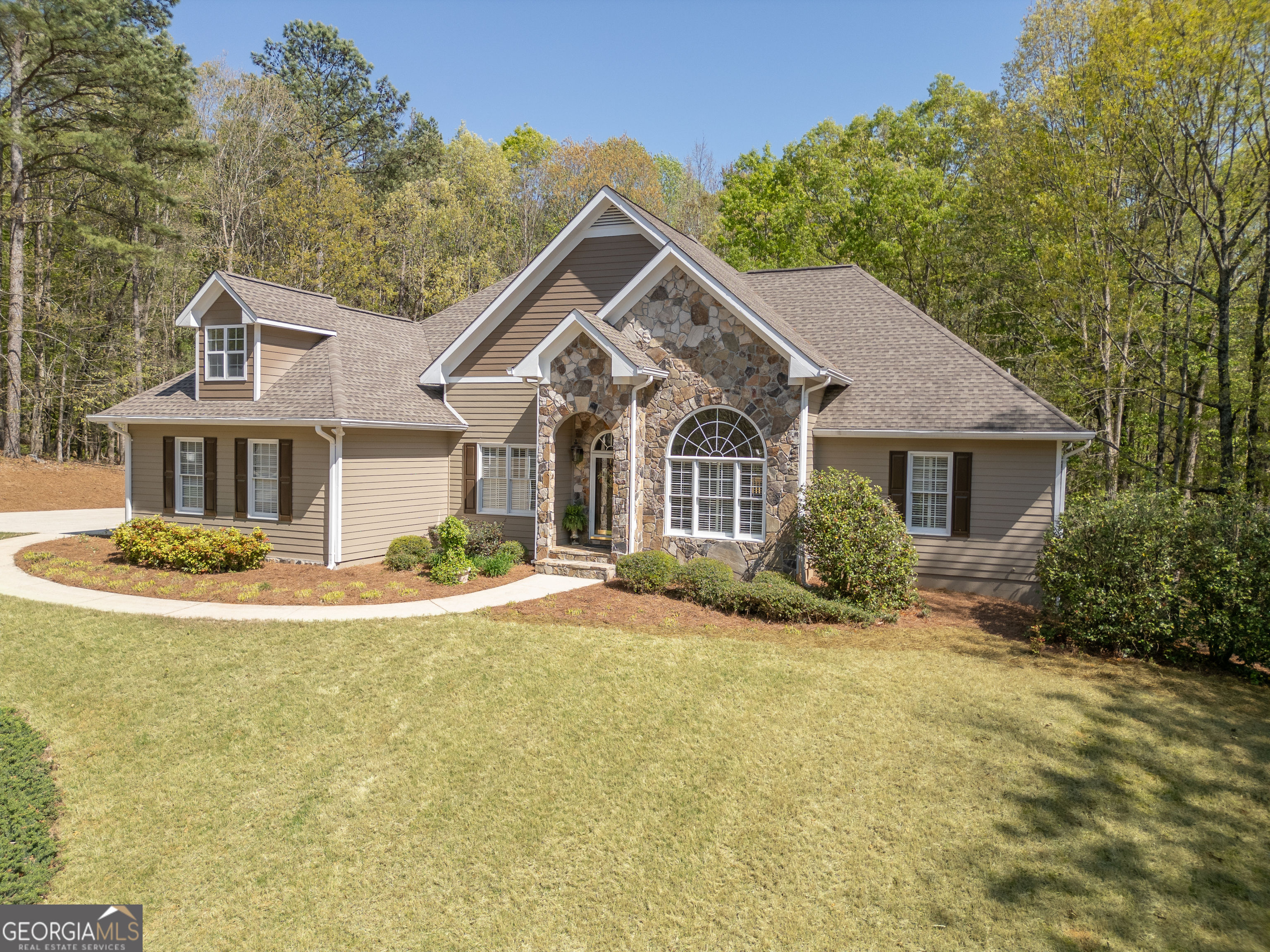 Clarkesville, Georgia 30523, United States, 5 Bedrooms Bedrooms, ,5 BathroomsBathrooms,Residential,Active,109158