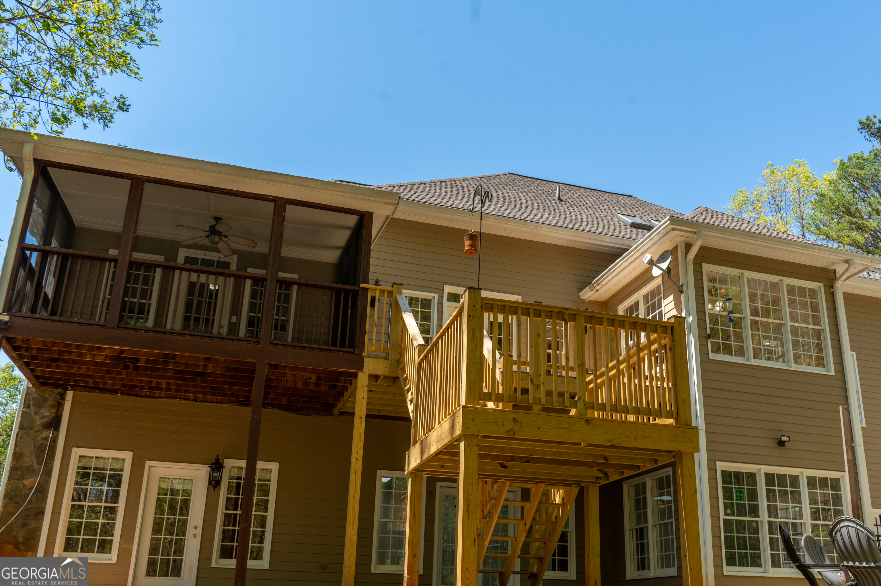 Clarkesville, Georgia 30523, United States, 5 Bedrooms Bedrooms, ,5 BathroomsBathrooms,Residential,Active,109158