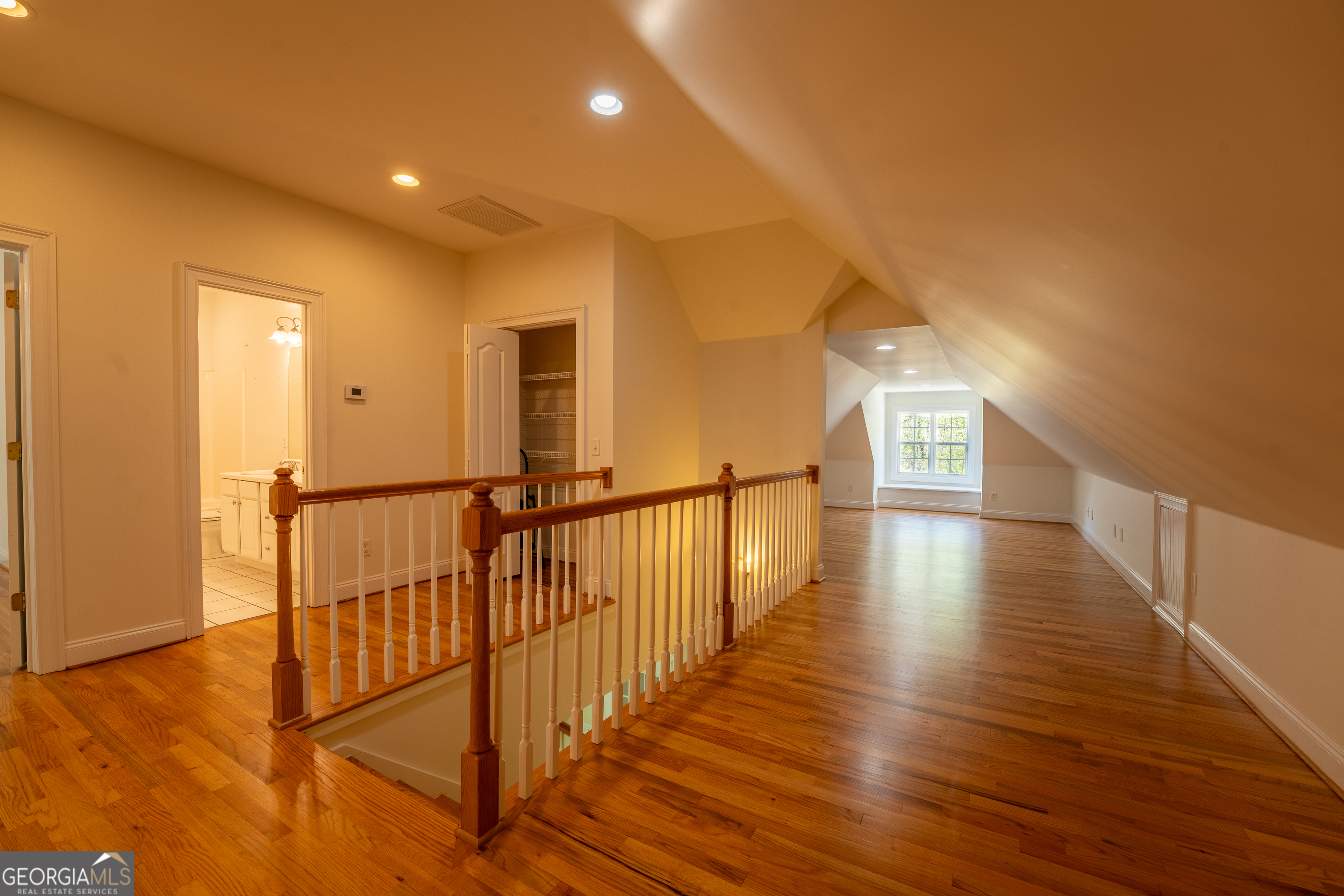 Clarkesville, Georgia 30523, United States, 5 Bedrooms Bedrooms, ,5 BathroomsBathrooms,Residential,Active,109158