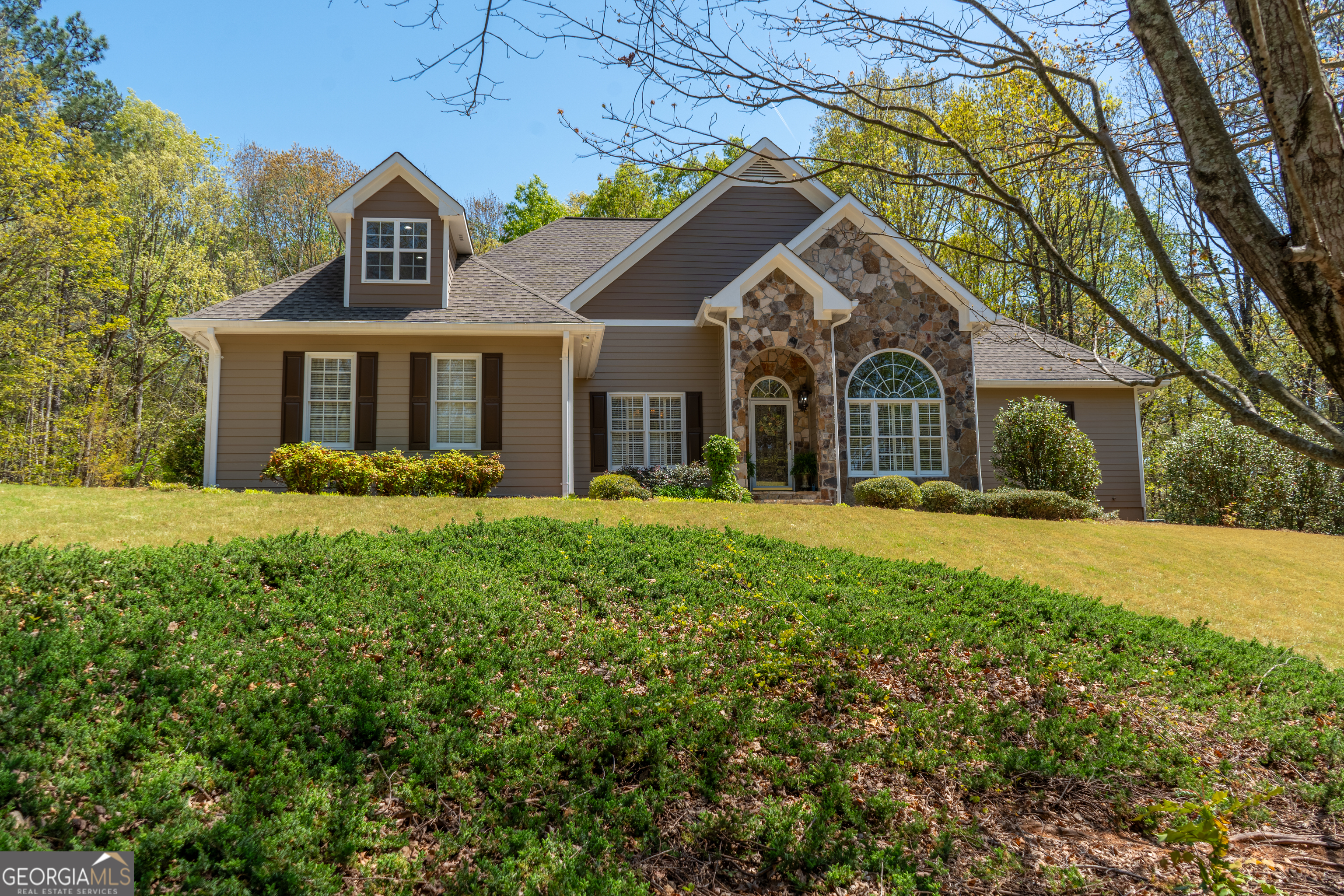 Clarkesville, Georgia 30523, United States, 5 Bedrooms Bedrooms, ,5 BathroomsBathrooms,Residential,Active,109158