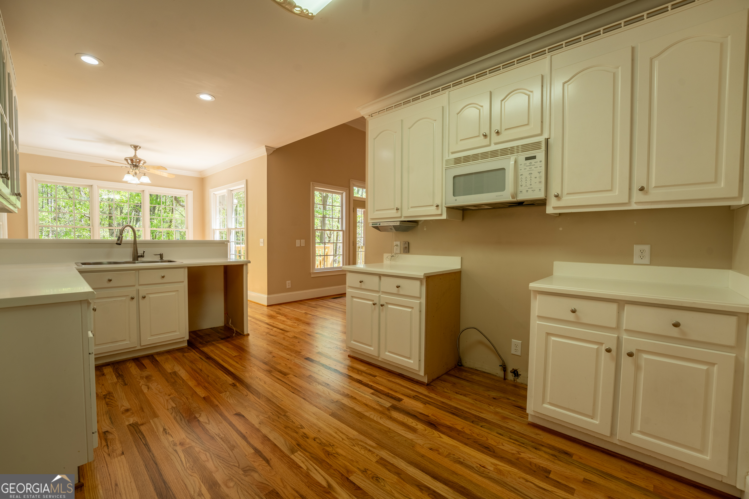 Clarkesville, Georgia 30523, United States, 5 Bedrooms Bedrooms, ,5 BathroomsBathrooms,Residential,Active,109158