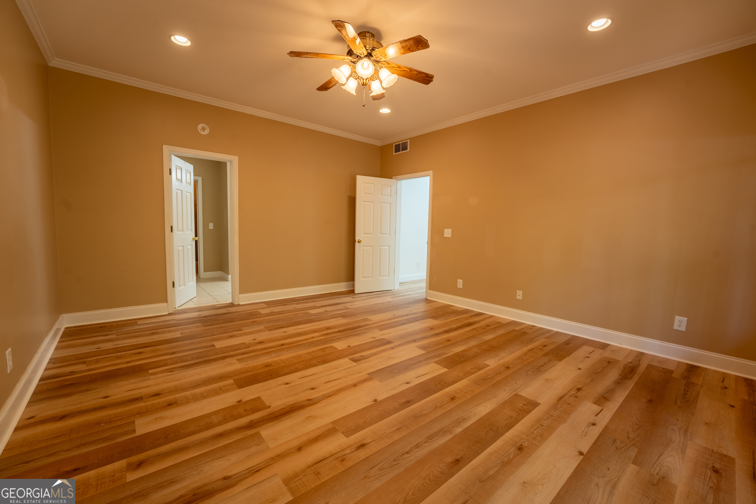 Clarkesville, Georgia 30523, United States, 5 Bedrooms Bedrooms, ,5 BathroomsBathrooms,Residential,Active,109158