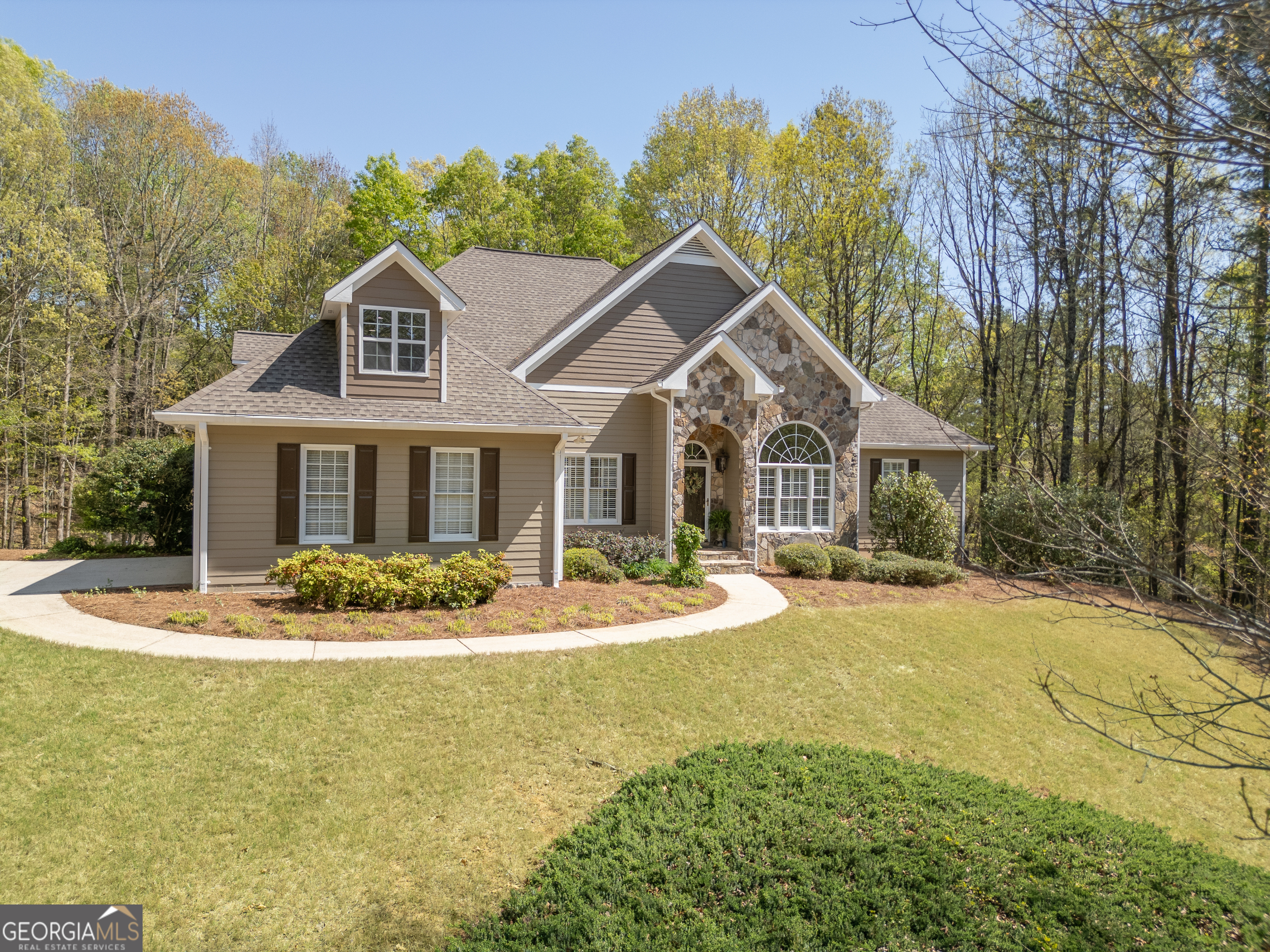 Clarkesville, Georgia 30523, United States, 5 Bedrooms Bedrooms, ,5 BathroomsBathrooms,Residential,Active,109158