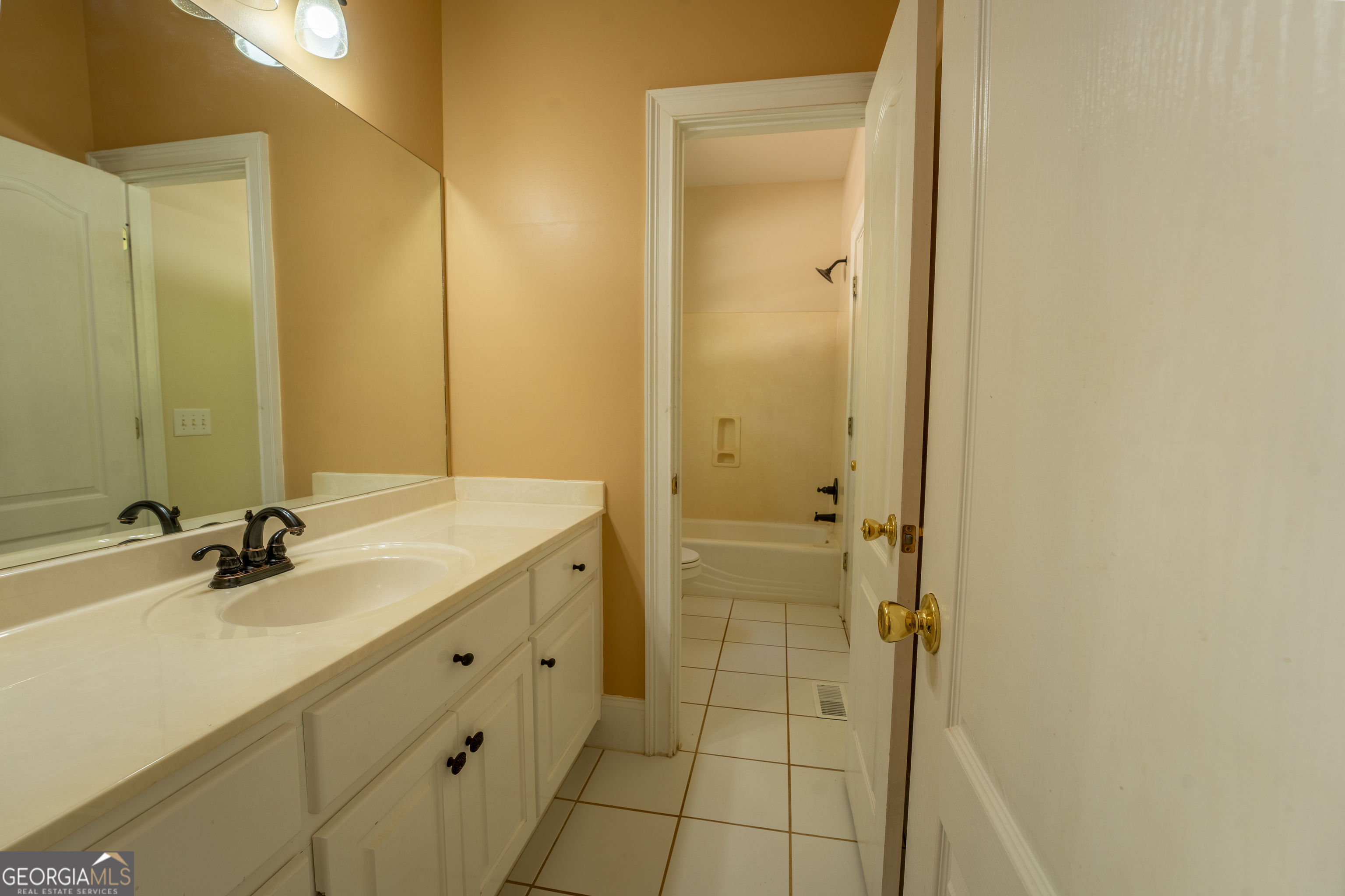 Clarkesville, Georgia 30523, United States, 5 Bedrooms Bedrooms, ,5 BathroomsBathrooms,Residential,Active,109158