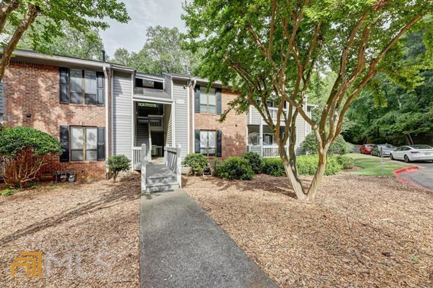 Top level 2 bed, 2 bath unit w/split-roommate plan. Modernized with an updated kitchen, master bath vanity, light fixtures & doorknobs. Cathedral ceilings in the living room and a deck off the rear that looks out at nature. This upper floor unit is located up one flight of stairs, is up against a firewall, and in the rear of the building, so it tends to be very peaceful. The 500 building sits in the rear of the complex directly across from the pool and has level parking. Pantry/Laundry/Utility room includes onsite Washer/Dryer. The Old Historic Roswell location is exceptional as well. It is close by to the National Park System (river & hiking trails) & Canton Streets finest shopping/restaurants. The Listing Agent is Owner/Landlord.