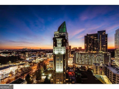 Photo of 3324 Peachtree Road NE #2806, Atlanta, GA 30326 (MLS # 10842451)