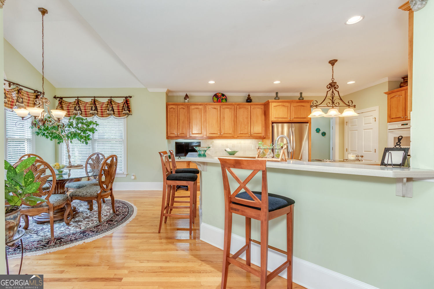 Alpharetta, Georgia 30022, United States, 5 Bedrooms Bedrooms, ,5 BathroomsBathrooms,Residential,Pending,182551