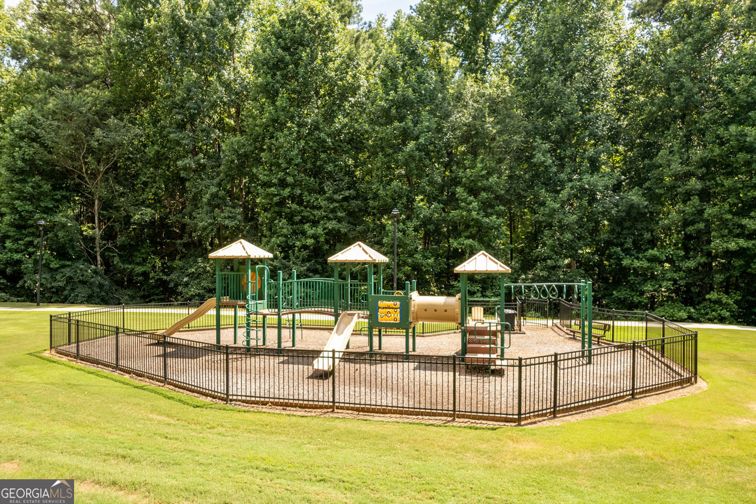 Alpharetta, Georgia 30022, United States, 5 Bedrooms Bedrooms, ,5 BathroomsBathrooms,Residential,Pending,182551