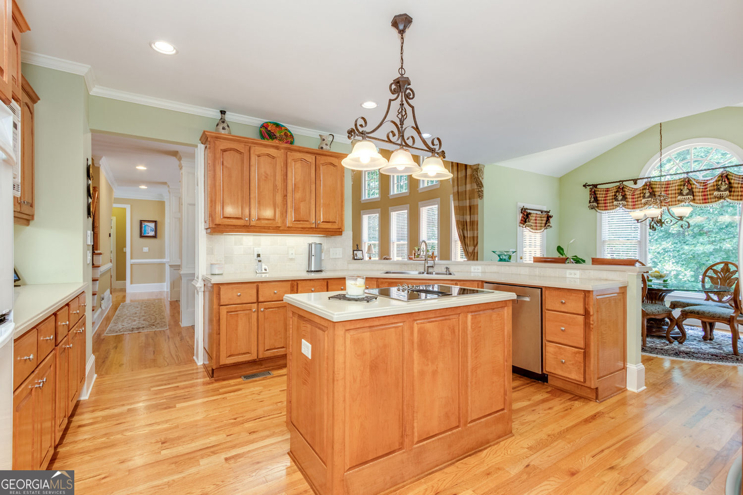 Alpharetta, Georgia 30022, United States, 5 Bedrooms Bedrooms, ,5 BathroomsBathrooms,Residential,Pending,182551