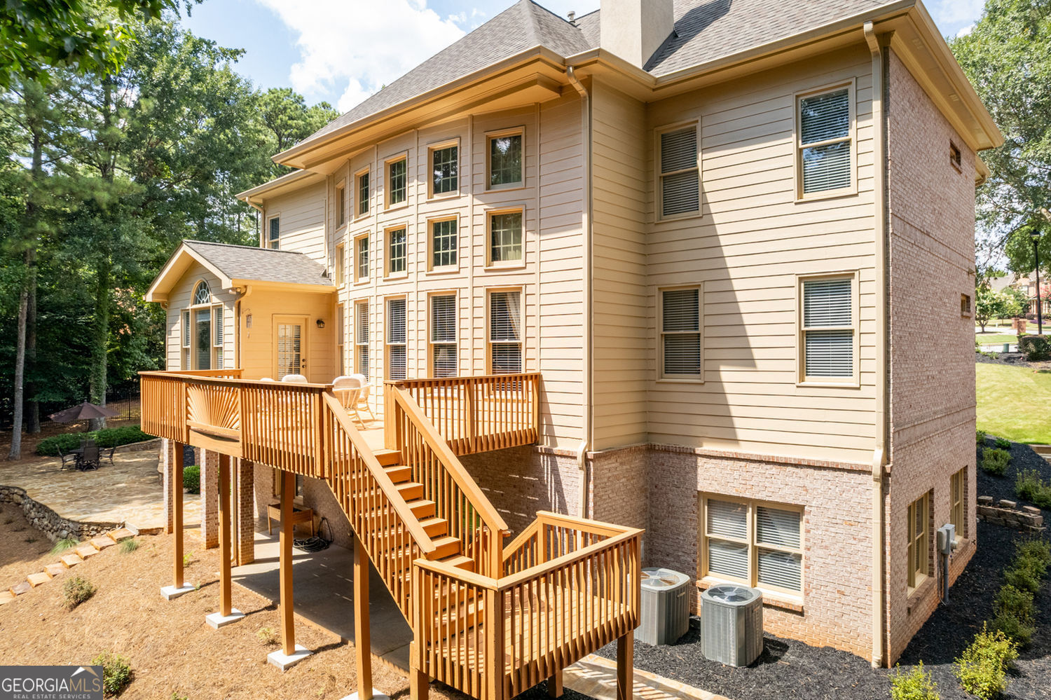 Alpharetta, Georgia 30022, United States, 5 Bedrooms Bedrooms, ,5 BathroomsBathrooms,Residential,Pending,182551