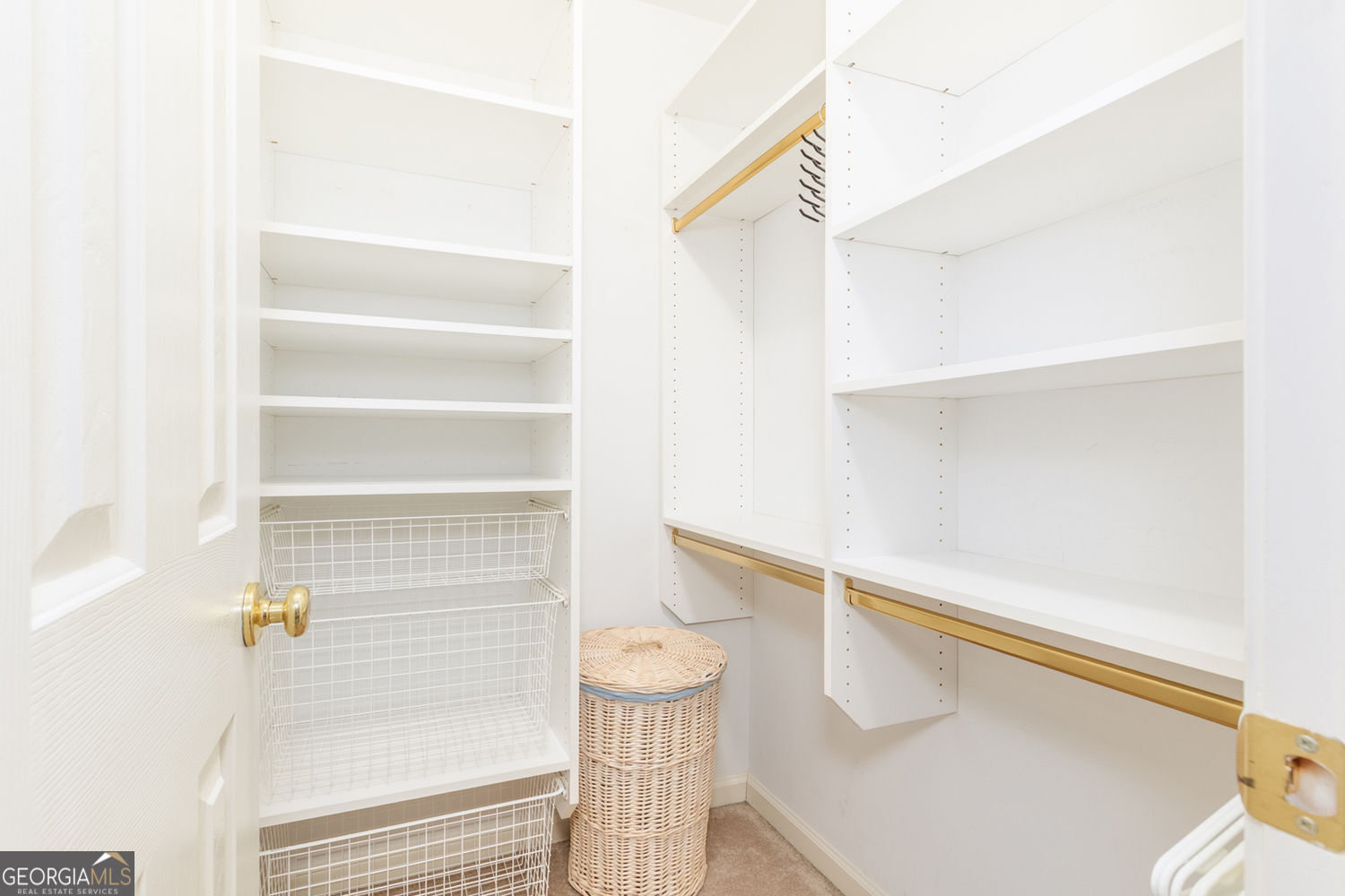 Alpharetta, Georgia 30022, United States, 5 Bedrooms Bedrooms, ,5 BathroomsBathrooms,Residential,Pending,182551