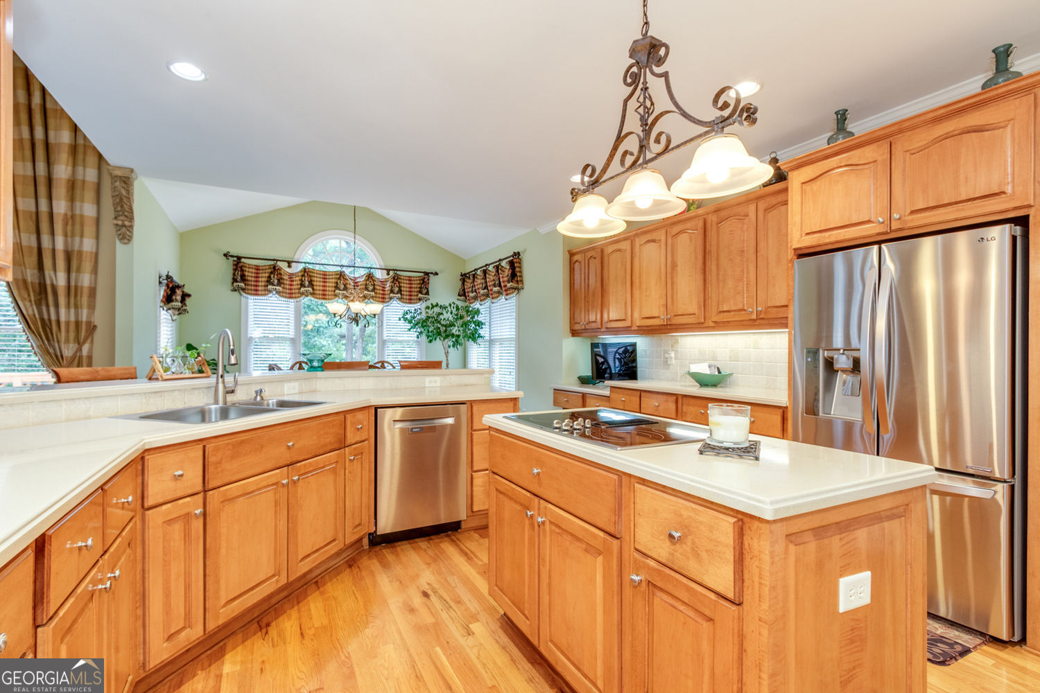 Alpharetta, Georgia 30022, United States, 5 Bedrooms Bedrooms, ,5 BathroomsBathrooms,Residential,Pending,182551